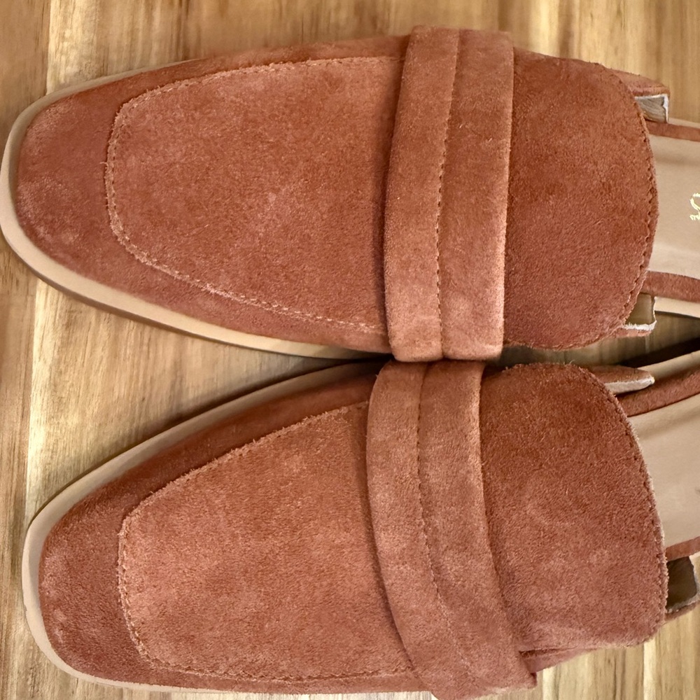 Kaanas Tan Loafers Classic Slip-Ons